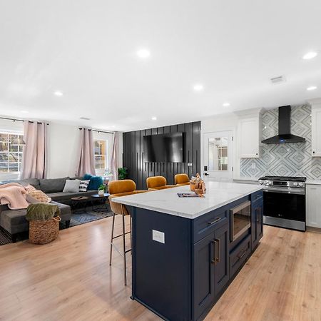 Outdoor Projector, Arcade, Fire Pit, 2 Car Garage, 2 Living Rooms Snellville Bagian luar foto