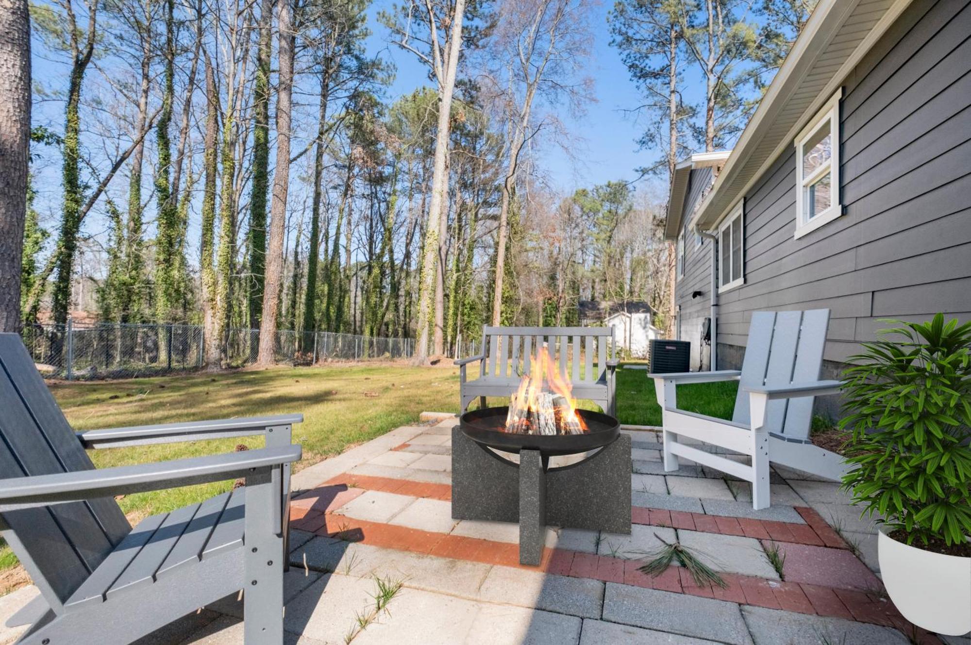 Outdoor Projector, Arcade, Fire Pit, 2 Car Garage, 2 Living Rooms Snellville Bagian luar foto