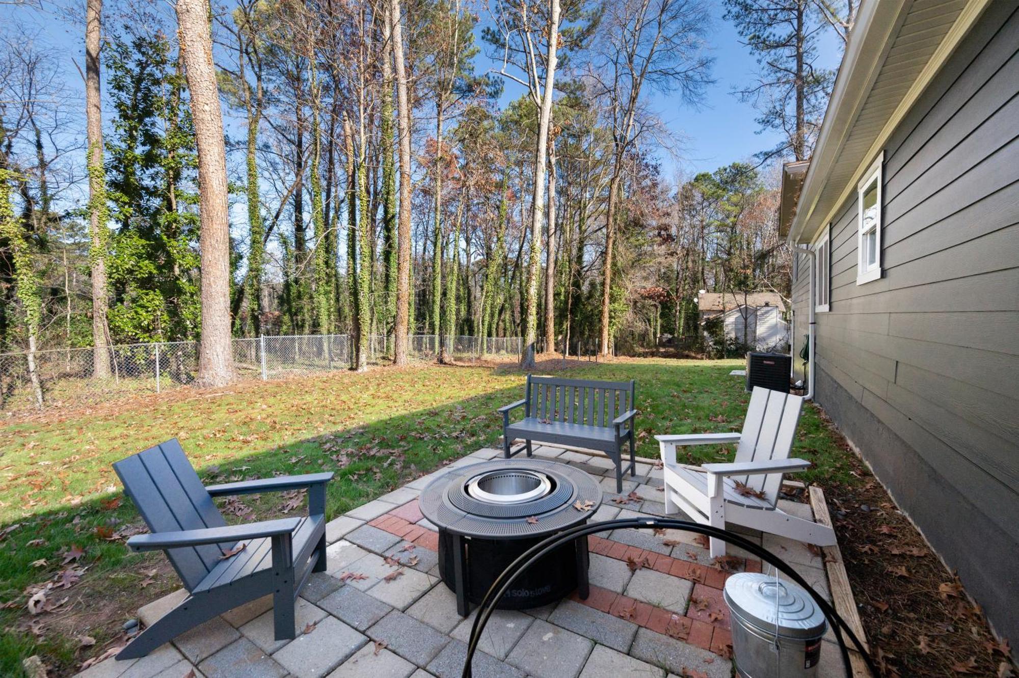 Outdoor Projector, Arcade, Fire Pit, 2 Car Garage, 2 Living Rooms Snellville Bagian luar foto