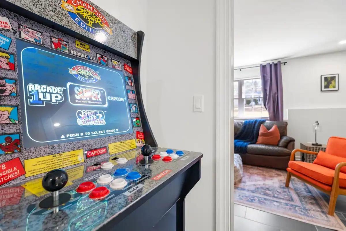 Outdoor Projector, Arcade, Fire Pit, 2 Car Garage, 2 Living Rooms Snellville Bagian luar foto