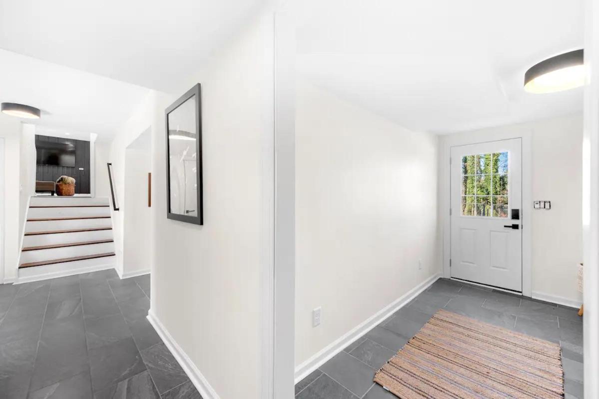 Outdoor Projector, Arcade, Fire Pit, 2 Car Garage, 2 Living Rooms Snellville Bagian luar foto
